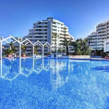 Benal Cozy With A Water Park. Lejlighed